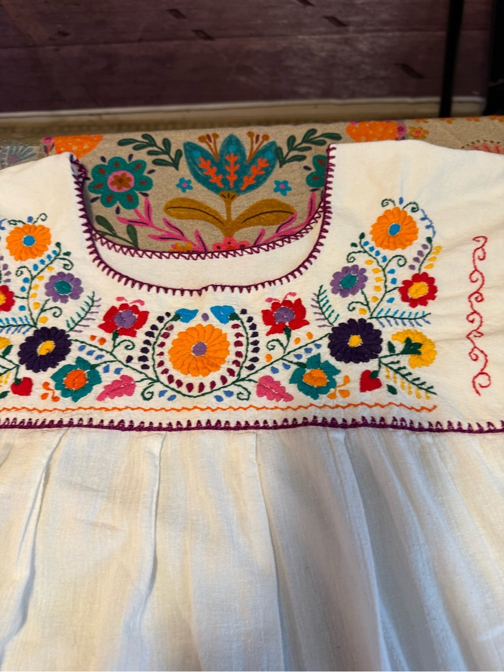 White Embroidered Women’s Peasant Top Mexican Hand Made Floral Yoke XL - Picture 13 of 15